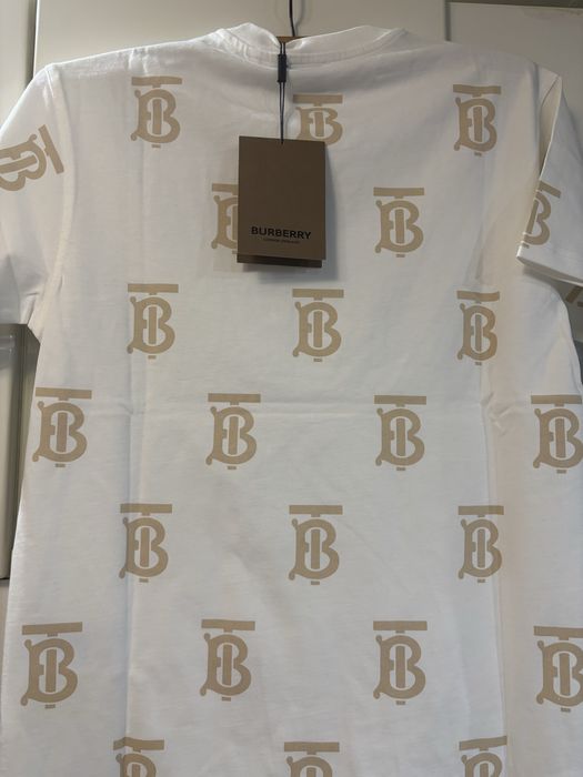 Tricou Burberry nou cu wticheta