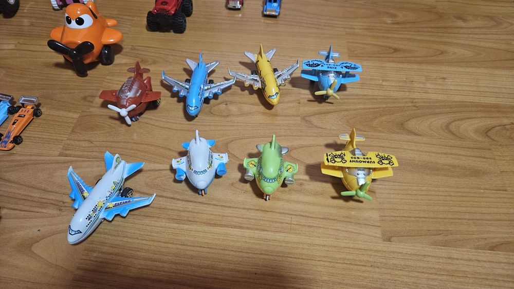 Колички, камиончета, самолети