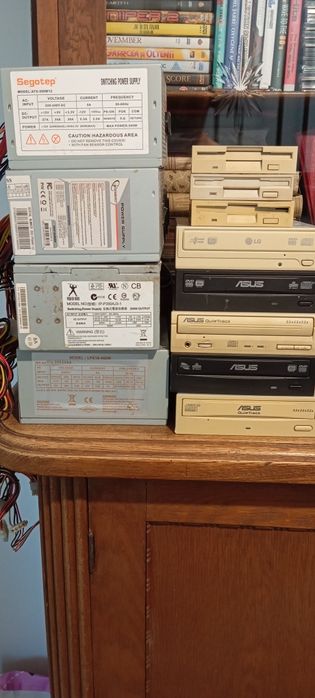 Lot periferice pc  Cd rom , sursa ,flopy disc