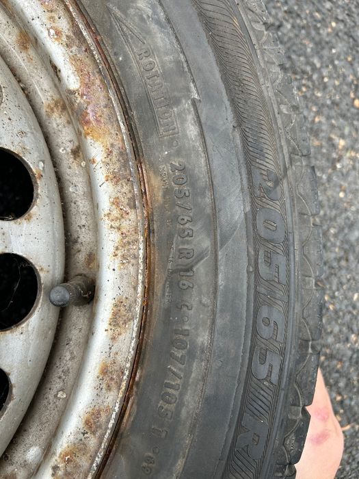 Продавам бусови гуми