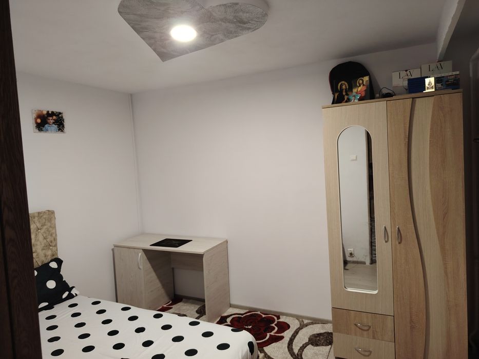 Vind apartament 2 camere gavana 2 etajul 4