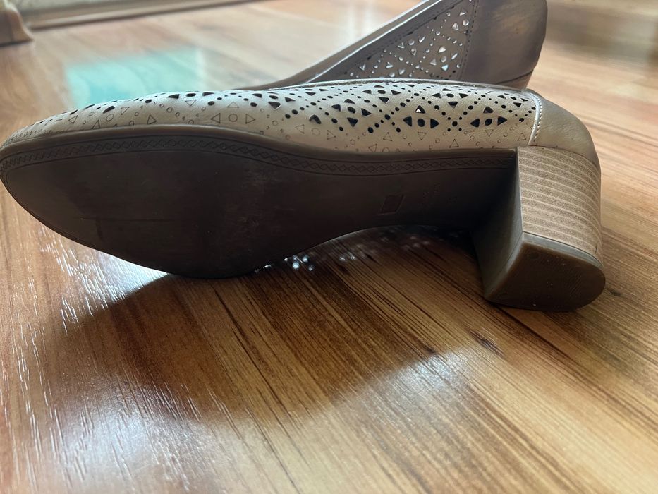 Продавам дамски обувки