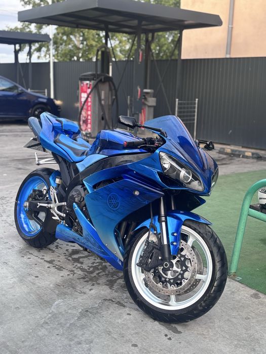 Yamaha R1 RN19 Custom