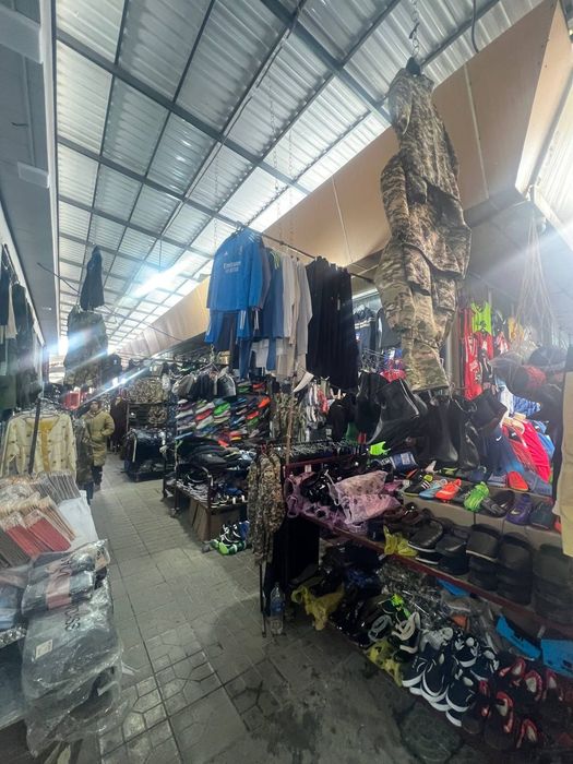 Кийим бозорда жой сотилади