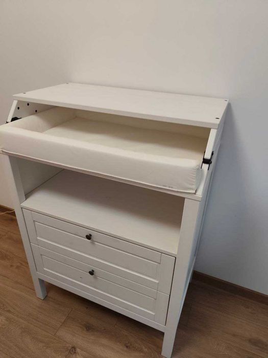 Скрин + маса за повикване + Повивалник, Sundvik, IKEA/Комод + стол для пеленания + пеленальный матрас, Sundvik, IKEA