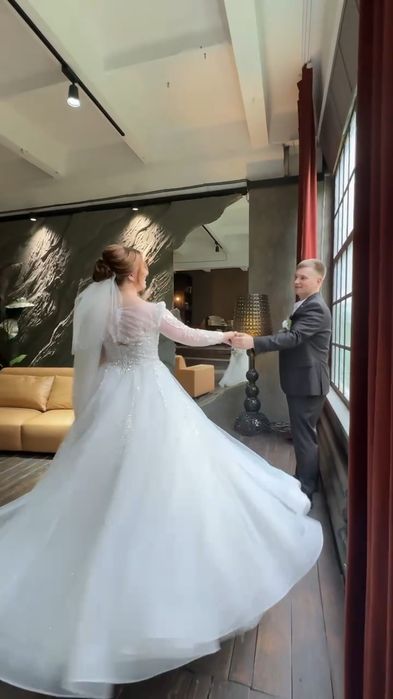 Свадебное  платье  с фатой