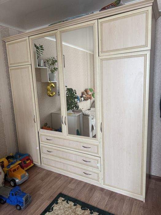 Продам дешево шкаф