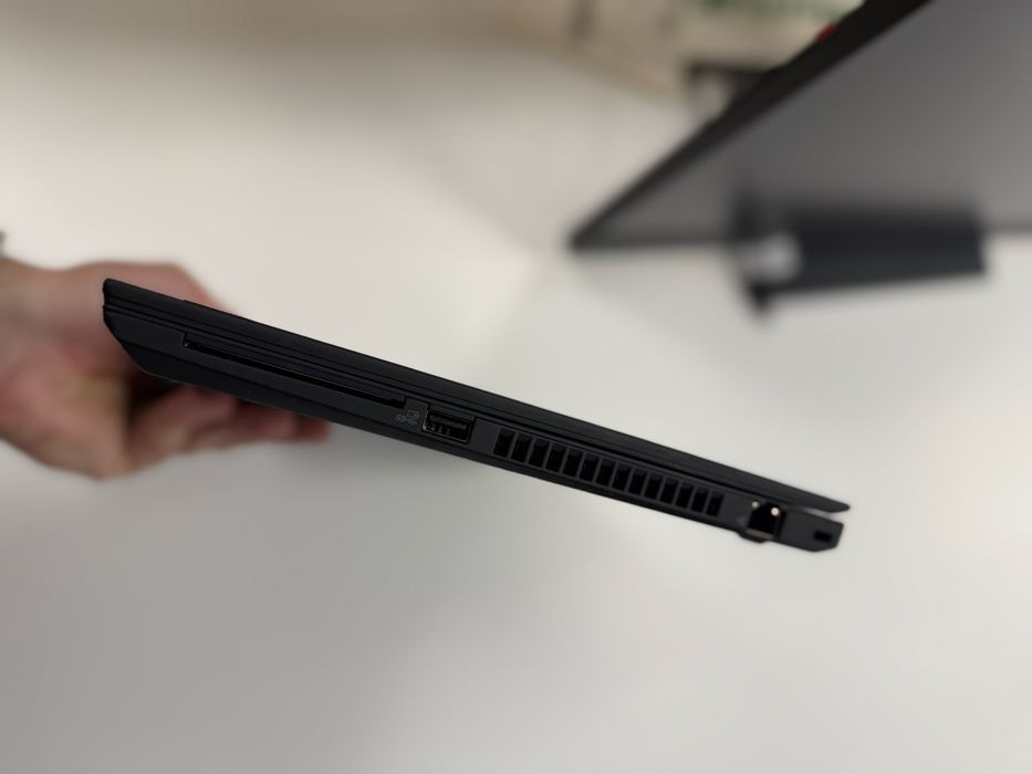 ThinkPad T14 Gen 2i IMPECABIL – i7, 16GB RAM, 1TB SSD, baterie 58 cicluri
