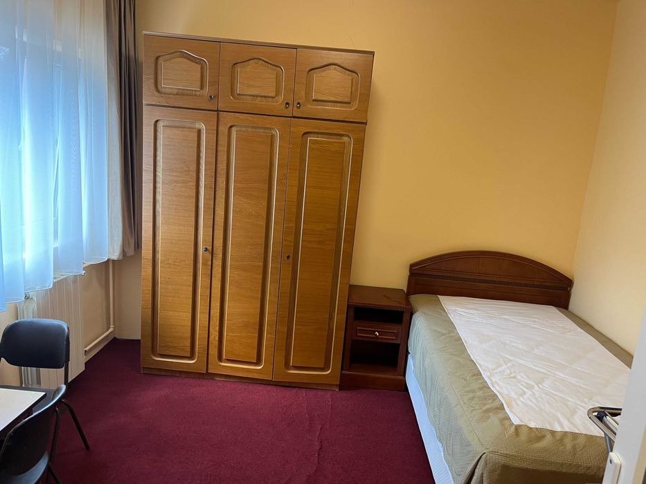 casa /curte proprie cartier Giulesti aproape de scoala nr 162