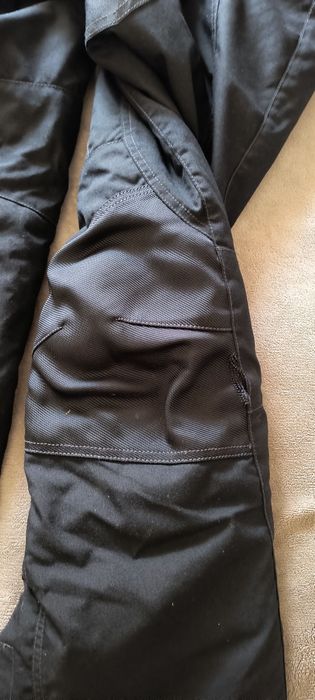 Vând costum moto