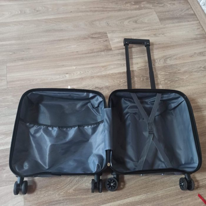 Детский чемодан .