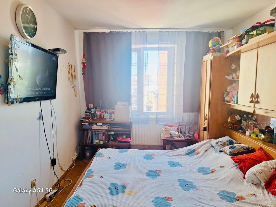 inchiriez apartament 3 camere +mansarda ultra central