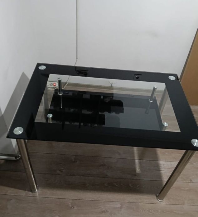 Vând masă de sticla