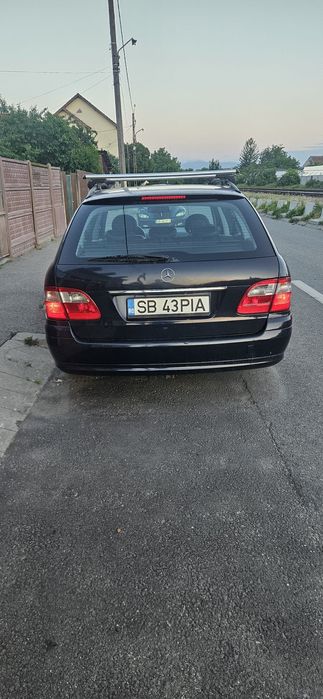 Vând Mercedes E class