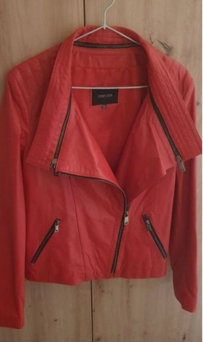 Червено яке от естествена кожа. Размер ХL.