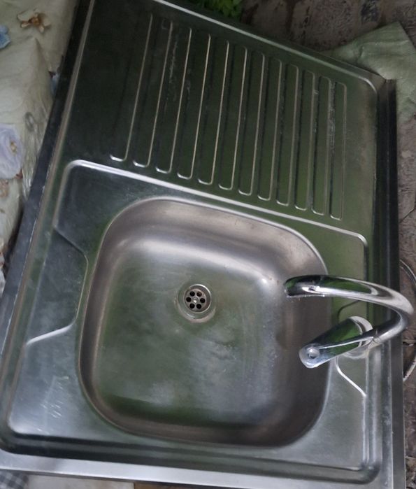 Ошхона мебели сотилади смистителлари раквинаси билан янгидек турибди