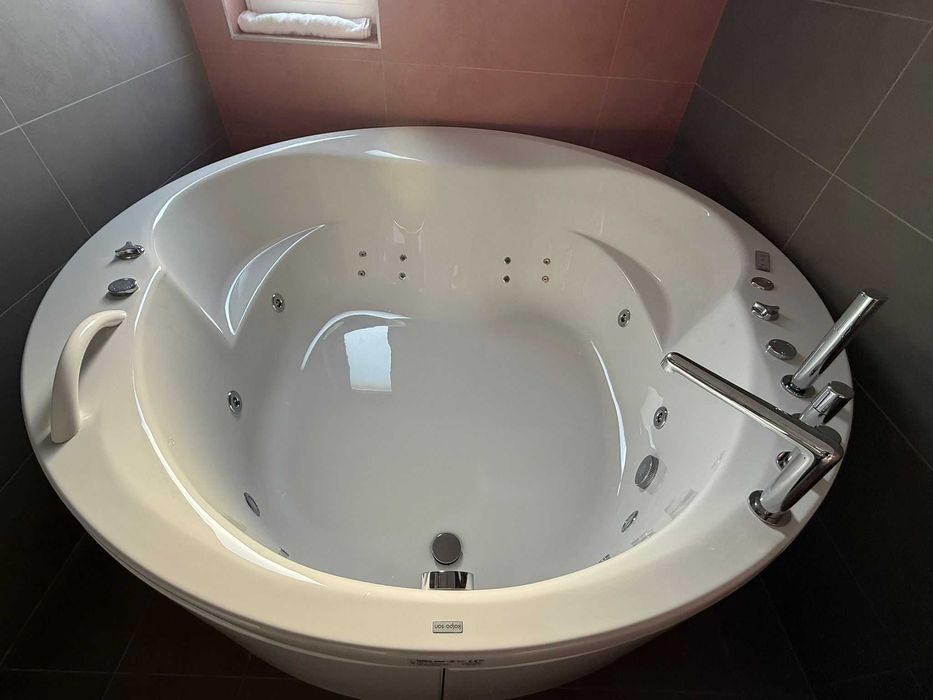 Refugiul Perfect pentru Îndrăgostiți – Apartament cu Jacuzzi