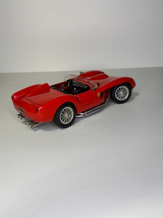 Machetă 1:18 Ferrari 250 Testa Rossa (1957) (Producător Bburago)