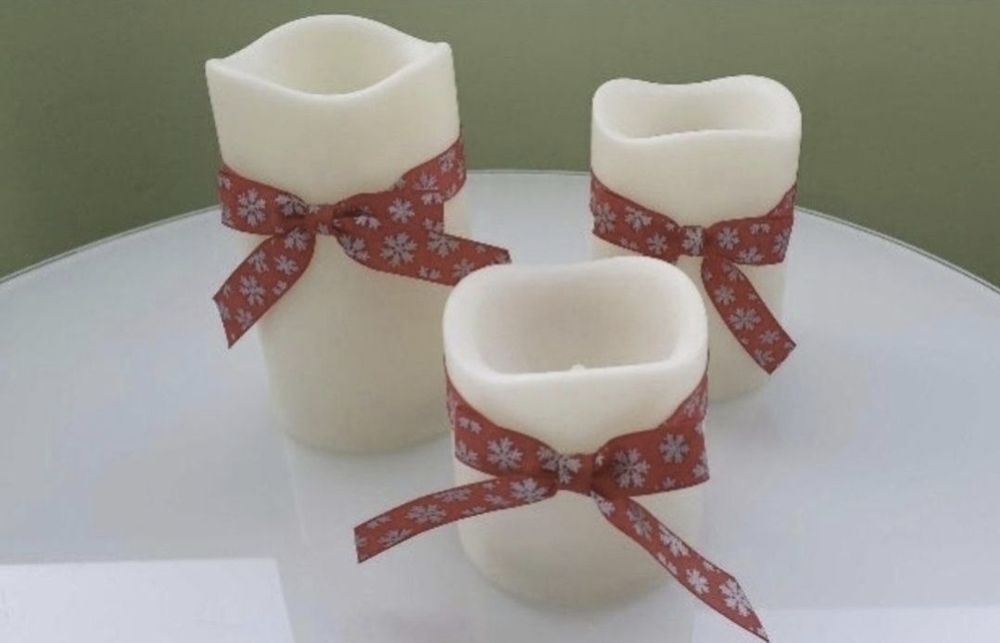 Set de 3 lumanari cu baterii cu fundite festive detasabile