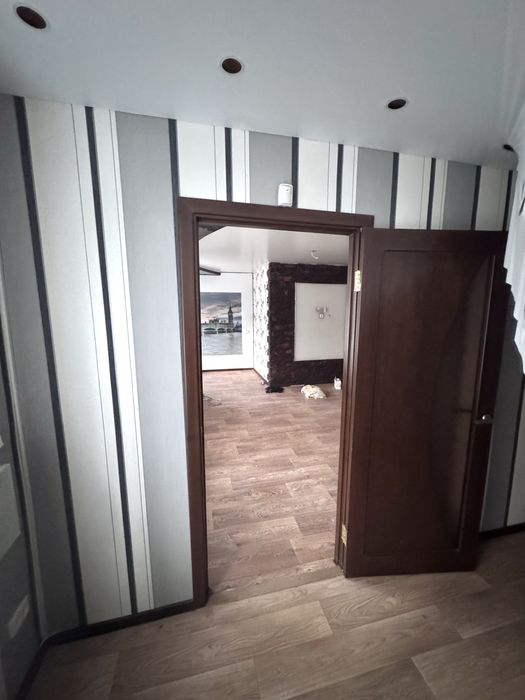 2 комнатная, Космонавтов 4