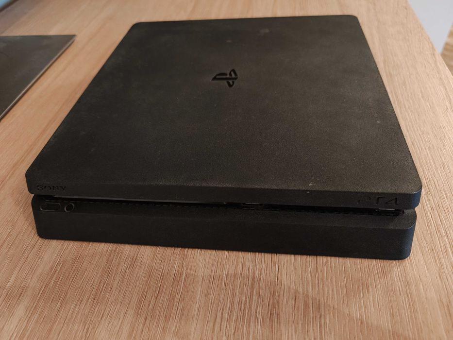 PlayStation 4 Slim 500GB + 16 Игри