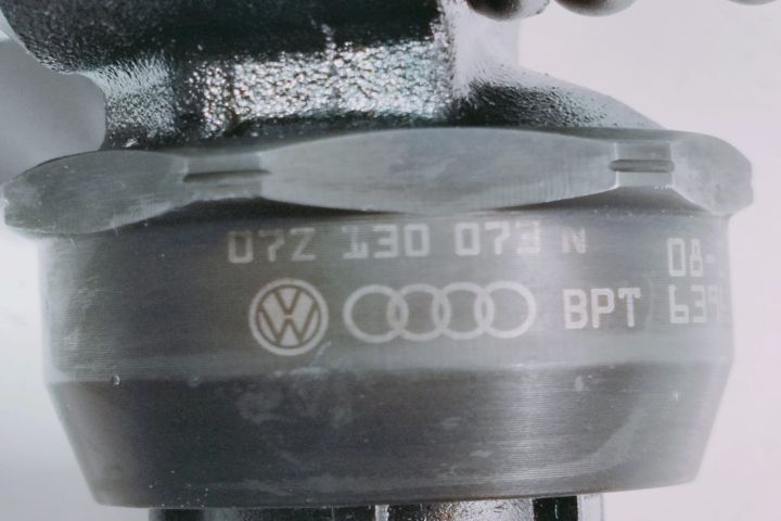 Injector   Injector CC / 2.5 tdi 07Z130073N Volkswagen VW Transporter