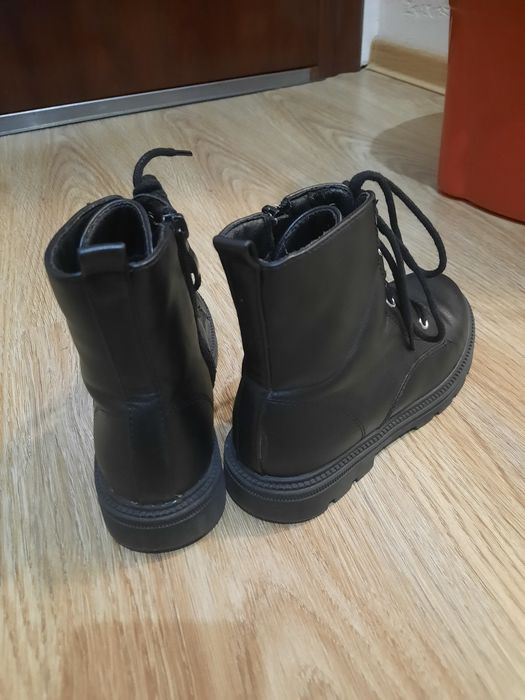 Детски боти в черно много топлички и запазени! 32 номер