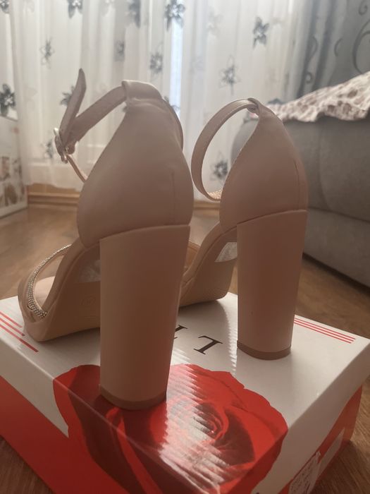 Pantofi (daca sunteti din drobeta-turnu severin livram la domiciliu)