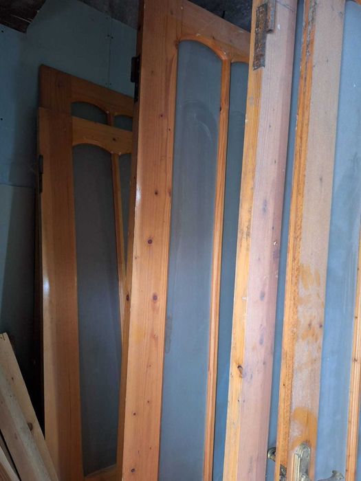 Продам двери деревянные