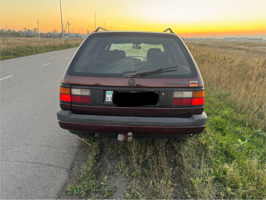 Продам VW PASSAT B3 универсал 1,8 моно