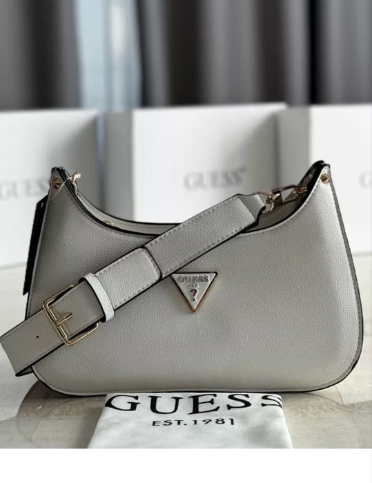 Продам белую сумку Guess