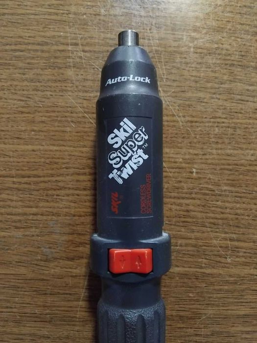 Електрическа отвертка Skil Super Twist с Li-Ion батерия + зарядно