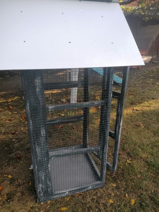Colivie de vânzare sau schimb cu papagali