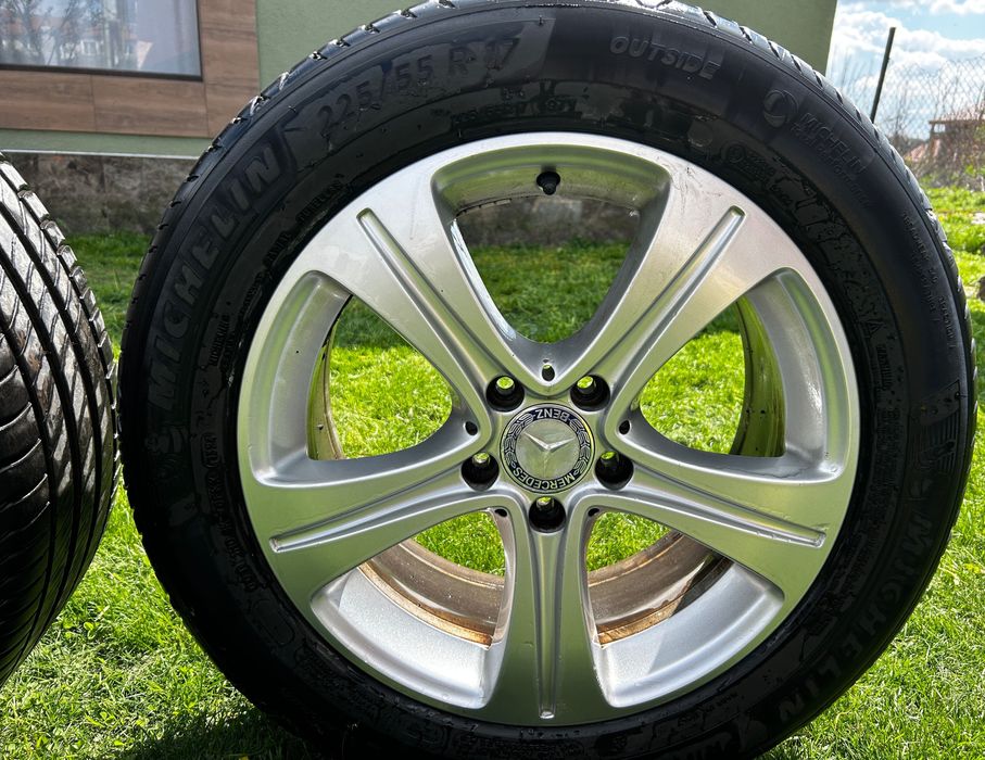 Michelin 225-55 R17 13/24г. Карани са около 5000 км. сезон лято !