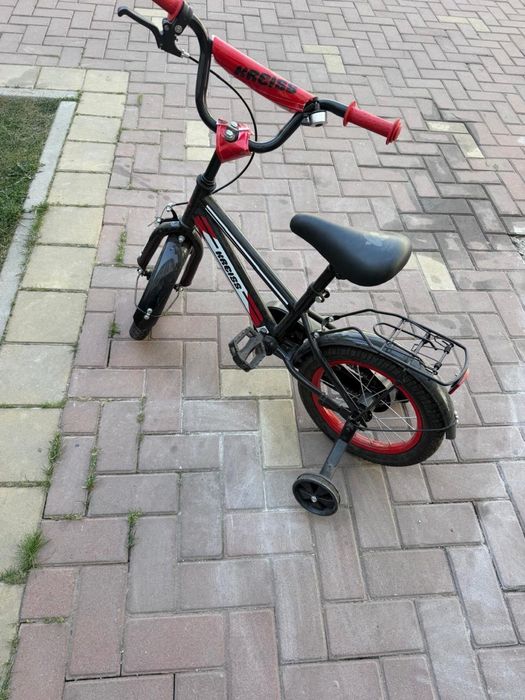 Продам велик трех колесный