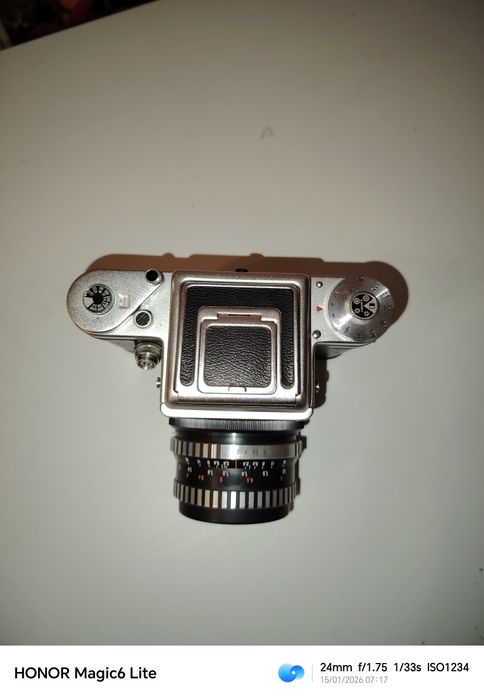 Vând aparat foto PENTACON six TL