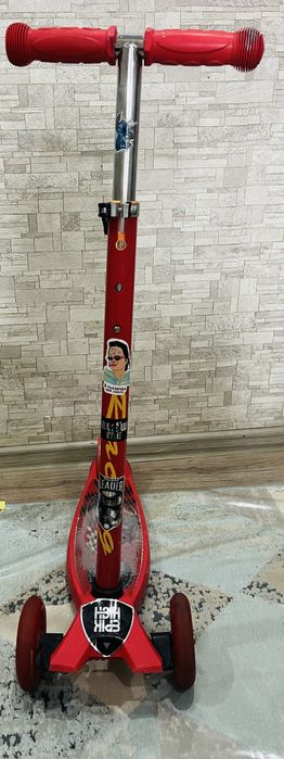 Самокат детский .