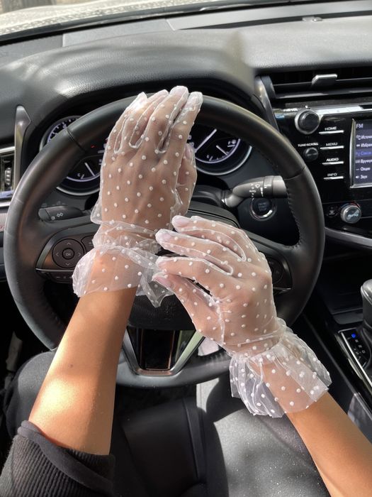 Продам перчатки в сетку , в горох !