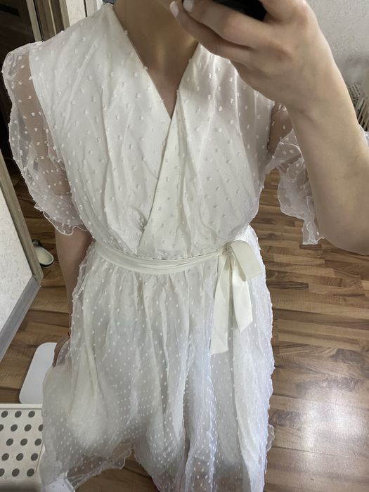 Платье белое на запах