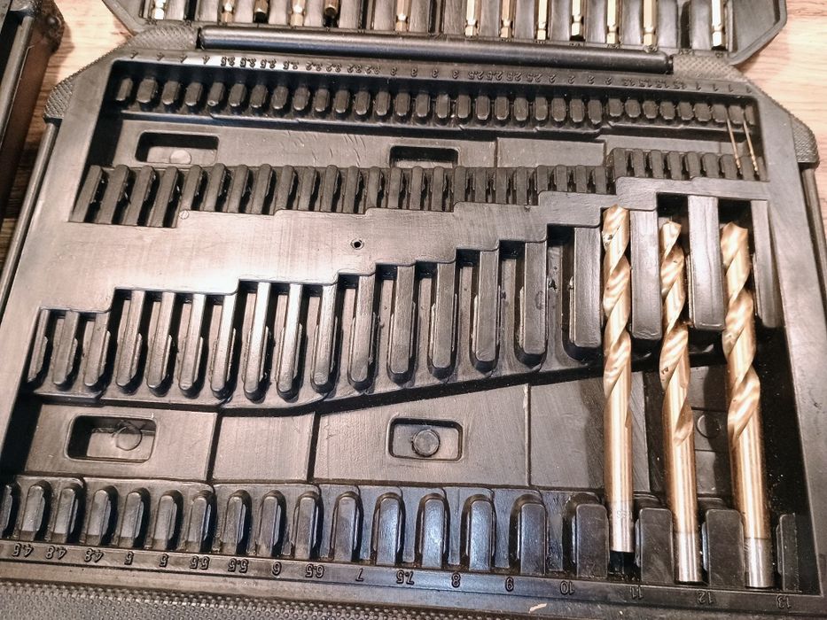 Cutie organizare accesorii,mai sunt 80 piese