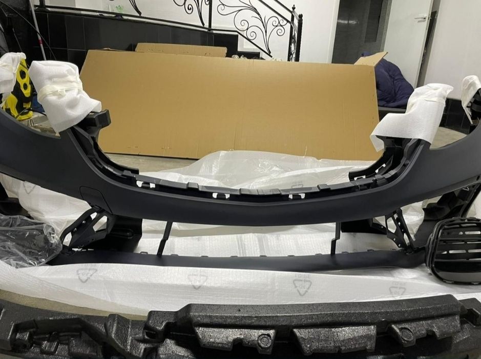 Продам передний бампер на Mercedes w222