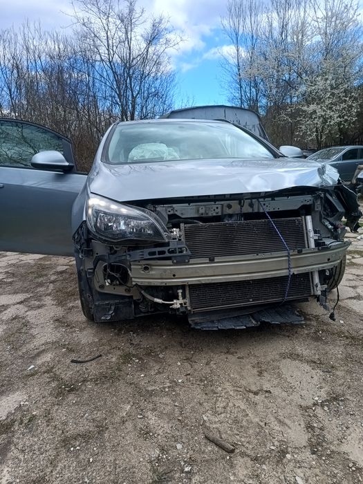 Opel Astra J 1.6 CDTI LVM (Sport tourer 2015г)НА ЧАСТИ!