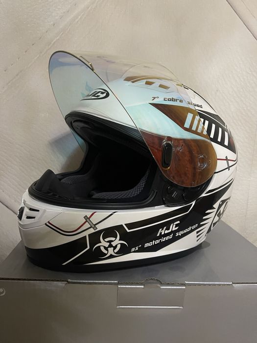 Продам мотоциклетный шлем HJC