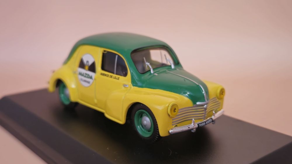 Vand machetă Renault 4CV Commerciale R2071 1951, 1:43 Eligor
