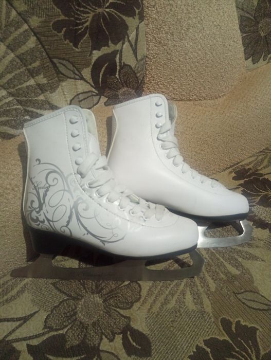 Женские фигурные коньки