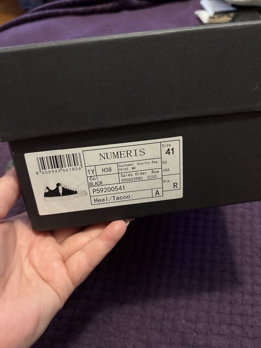 Продам новые кроссовки