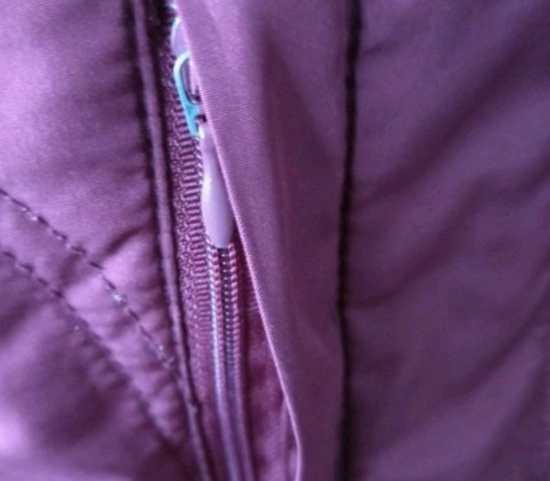 Дамски елек - вишнево червен.