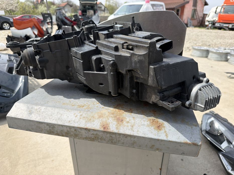 Ляв фар Aufi A4 B9