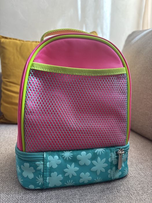 Продавам детска термозащитна чанта за храна розова с таралежче