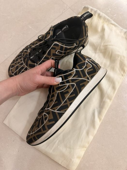 Оригинални сникърси на Fendi